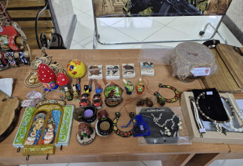 В фойе Бобровского РДК работала благотворительная ярмарка - продажа 